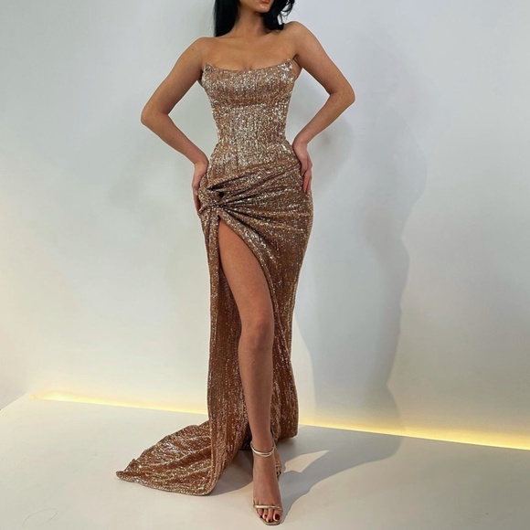 Lia Stubbla stunning gold gown! Size small (120 lbs, 5’3) - Picture 1 of 7